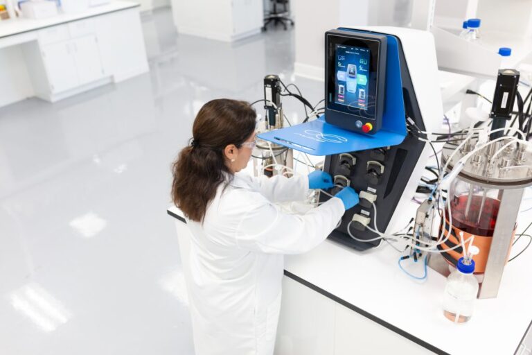 Auxo V Equipo - Paralab Bio distribuye biorreactores en España.