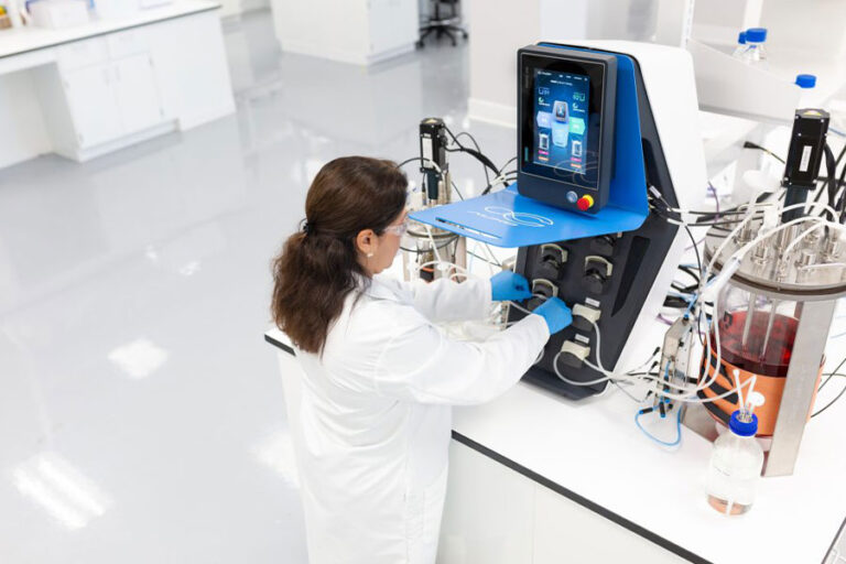 Auxo V Equipo - Paralab Bio distribuye biorreactores en España.